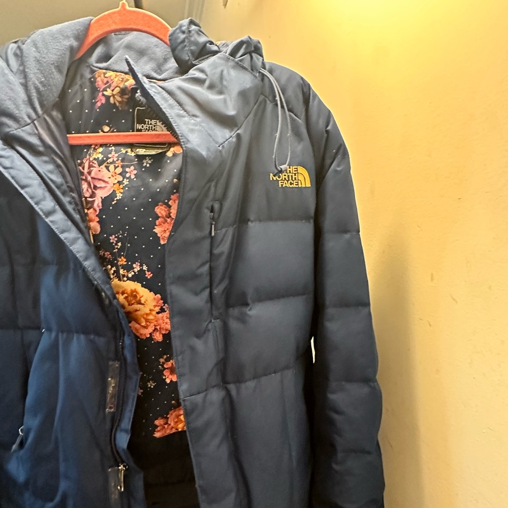 Women’s North face coat size medium blue